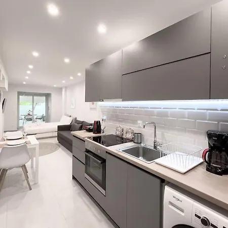 Apartment Luxury With Garden Next To Acropolis *