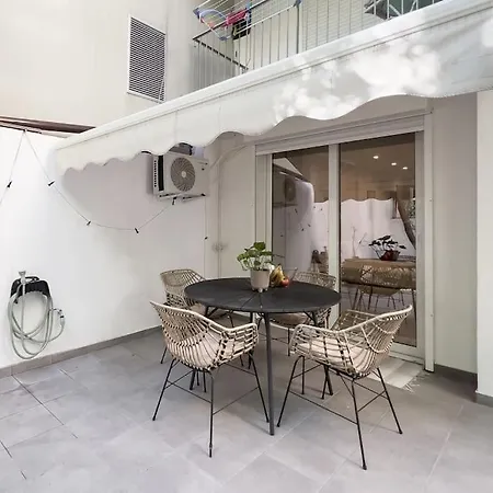 Luxury With Garden Next To Acropolis