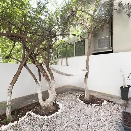 Luxury With Garden Next To Acropolis Apartment