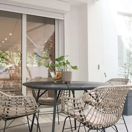 Luxury With Garden Next To Acropolis Apartment *