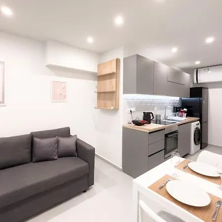 Luxury With Garden Next To Acropolis Apartment