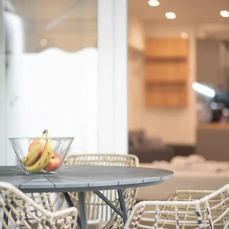 Luxury With Garden Next To Acropolis Apartment