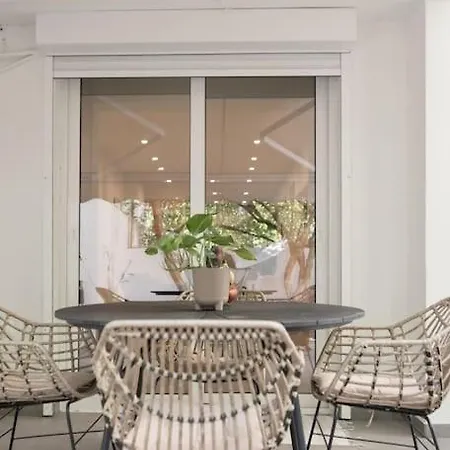 Apartament Luxury With Garden Next To Acropolis *